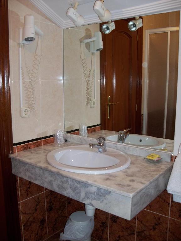 Hostal Virgen Del Villar Laguna de Duero Værelse billede