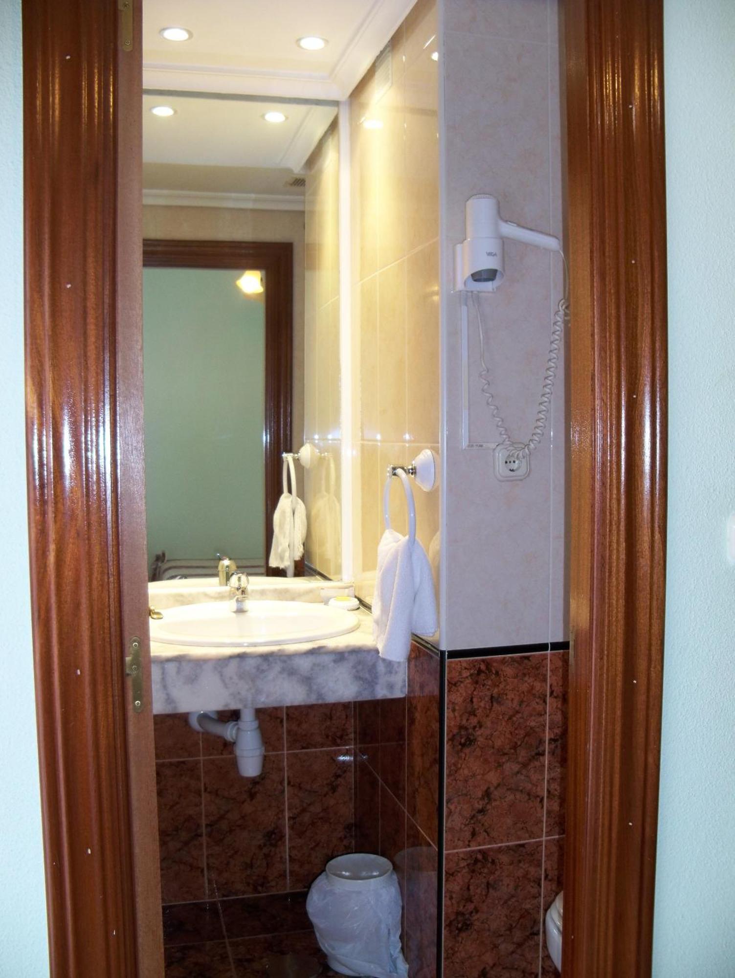Hostal Virgen Del Villar Laguna de Duero Eksteriør billede