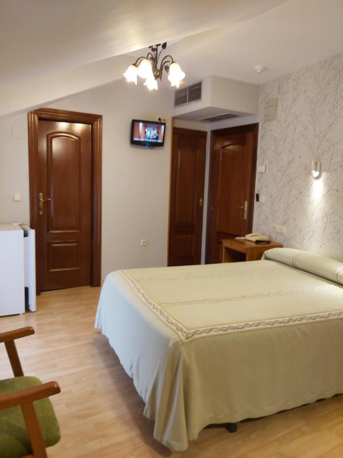 Hostal Virgen Del Villar Laguna de Duero Eksteriør billede