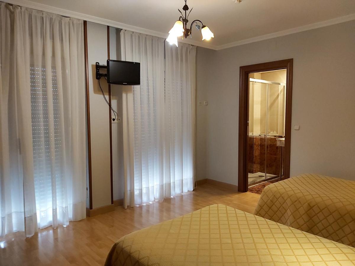 Hostal Virgen Del Villar Laguna de Duero Eksteriør billede