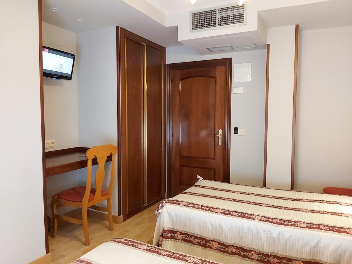Hostal Virgen Del Villar Laguna de Duero Eksteriør billede