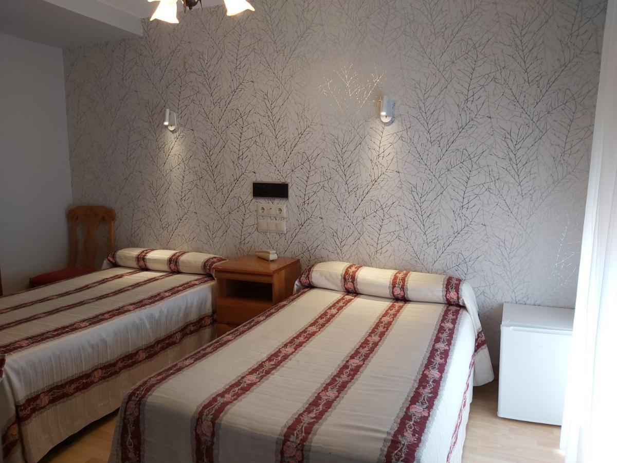 Hostal Virgen Del Villar Laguna de Duero Eksteriør billede