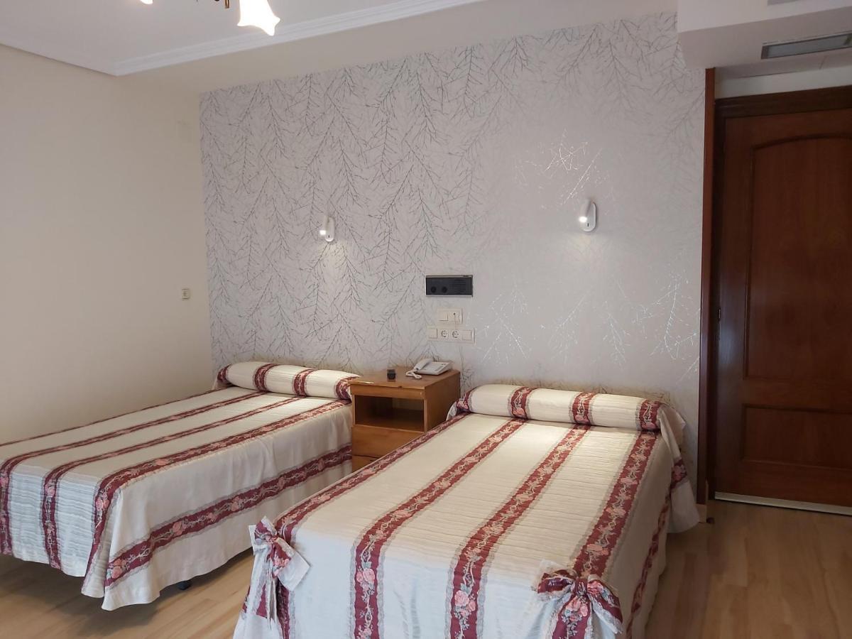 Hostal Virgen Del Villar Laguna de Duero Eksteriør billede