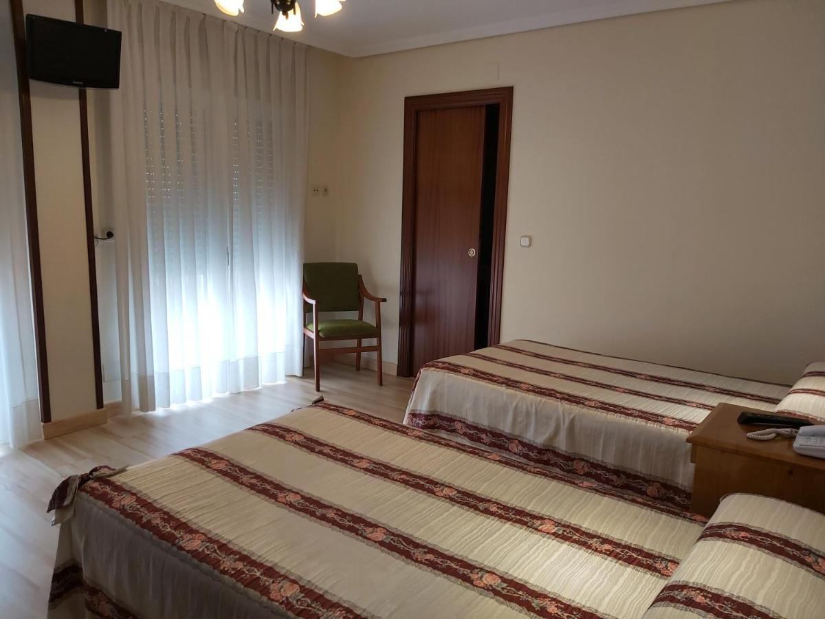 Hostal Virgen Del Villar Laguna de Duero Eksteriør billede